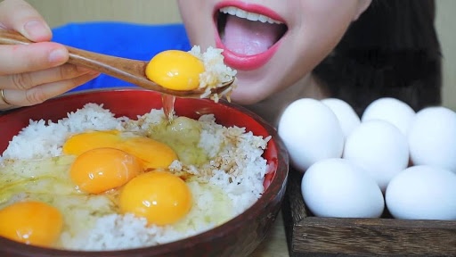 吃生鸡蛋营养健康吗？