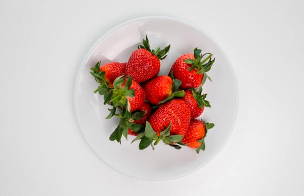 hm_100calories_strawberries_620x400_noexp.jpg