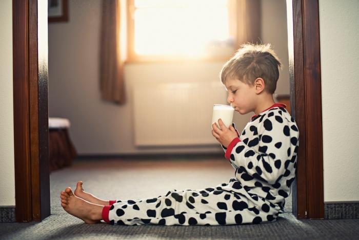 Child_in_pajamas_drinking_milk_Imgorthand_Getty_Images_large.jpg
